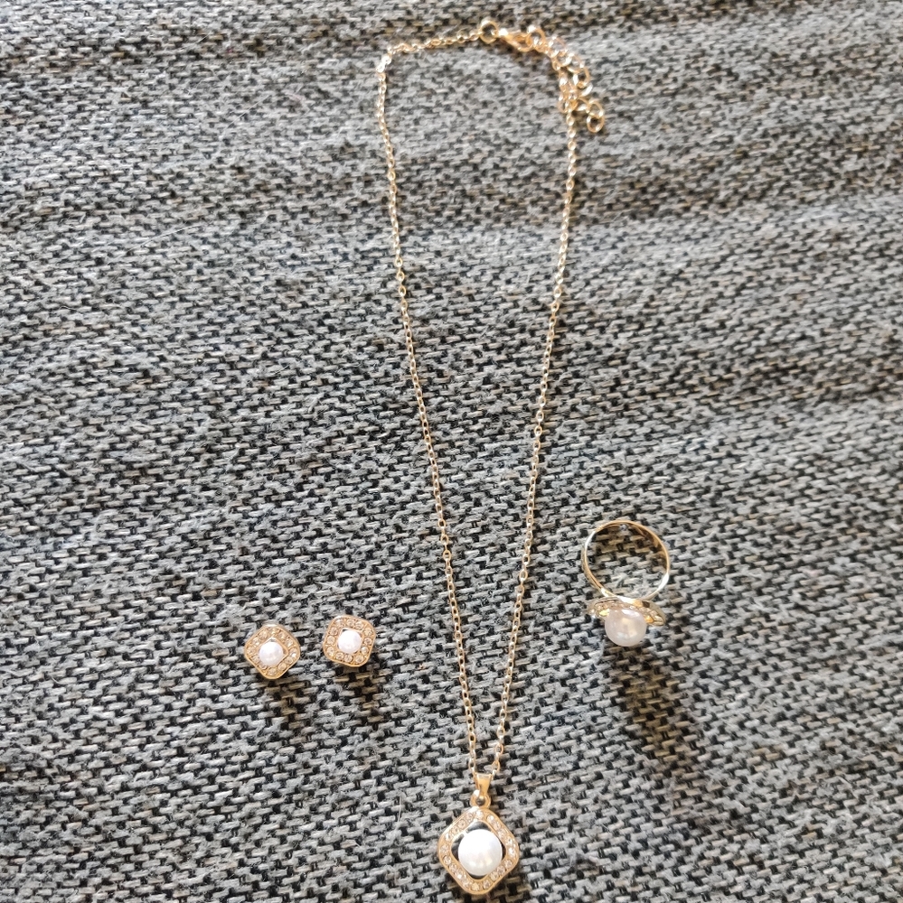 Gold and Pearl Jewelry Set